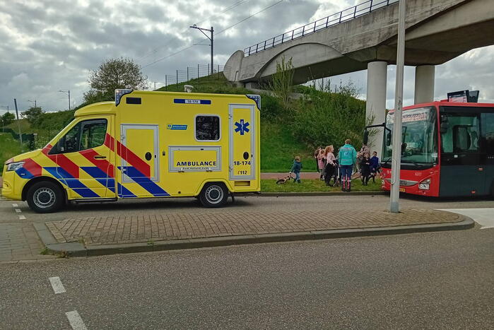 Lijnbus en ambulance botsen op elkaar
